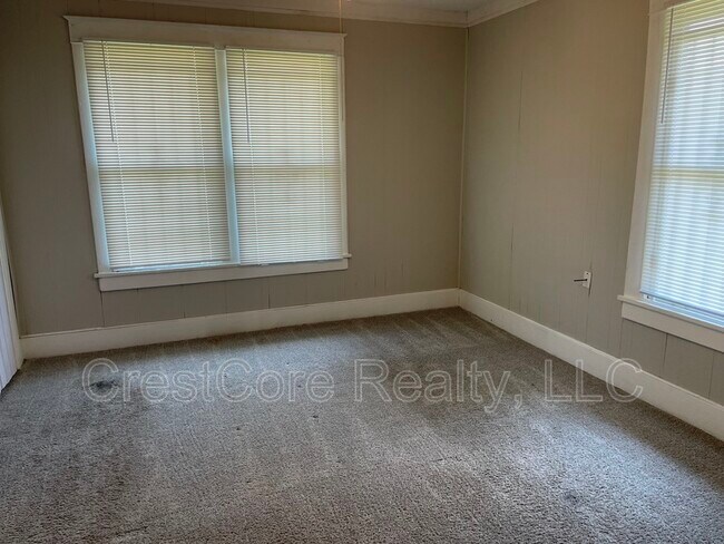 Building Photo - 608 King Ave