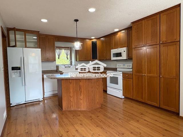 Building Photo - Available Now 5 Bedroom 2 Bath Home in Brooklyn Center