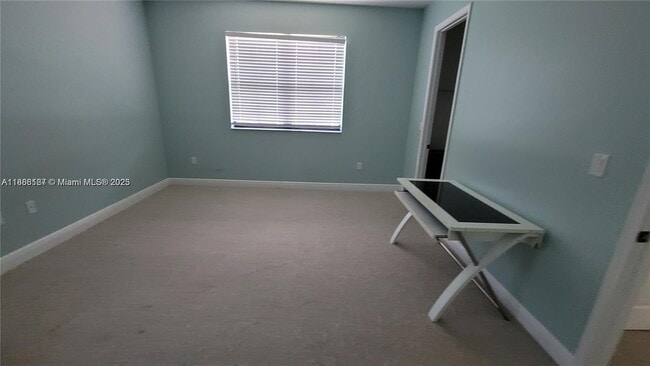 Foto del edificio - 5330 Chesterfield Dr