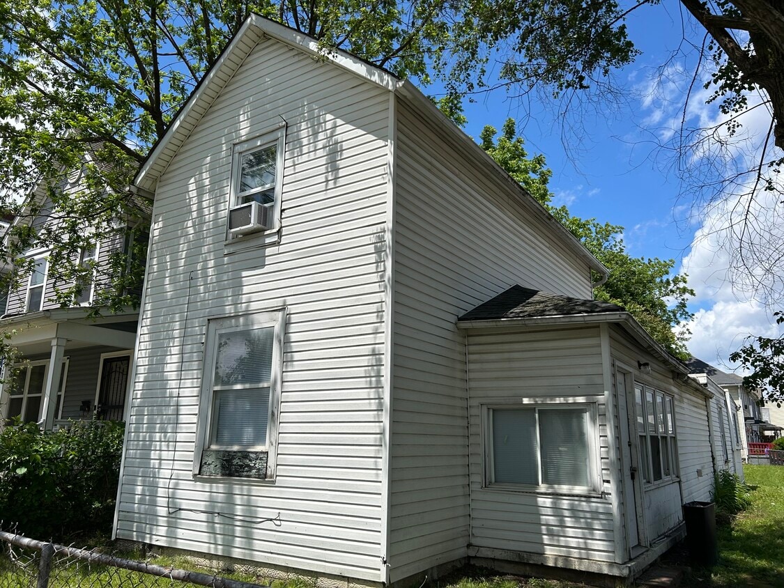 Primary Photo - 1865 S 5th St