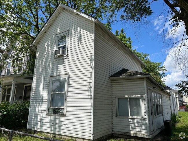 Building Photo - 1865 S 5th St