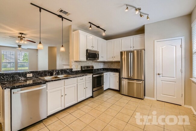 Building Photo - 103 Hollow Tree Dr