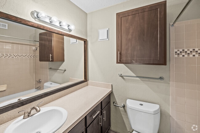 B2 2BR, 2BA - 950SF Primary Bathroom - Park West Apartments