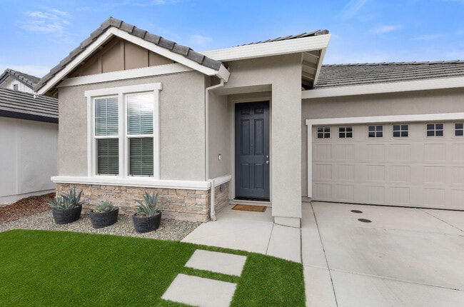 Building Photo - 1305 Swallowtail Dr