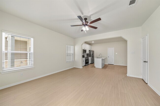 Foto del edificio - 716 W Dallas St