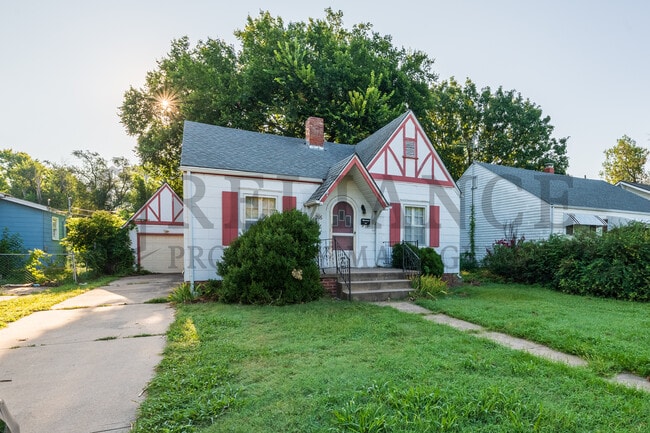 Building Photo - 216 S Meridian Ave