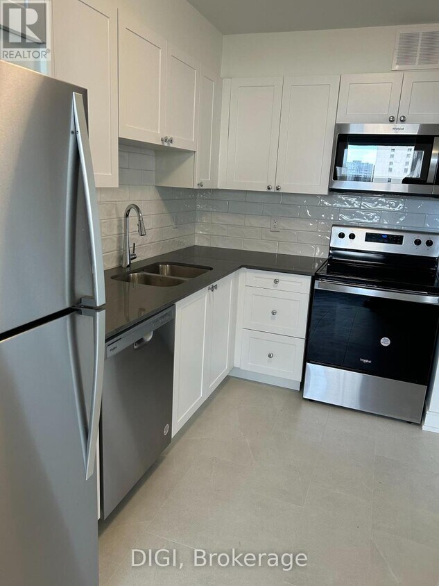 Photo principale - 301-301 Dixon Rd