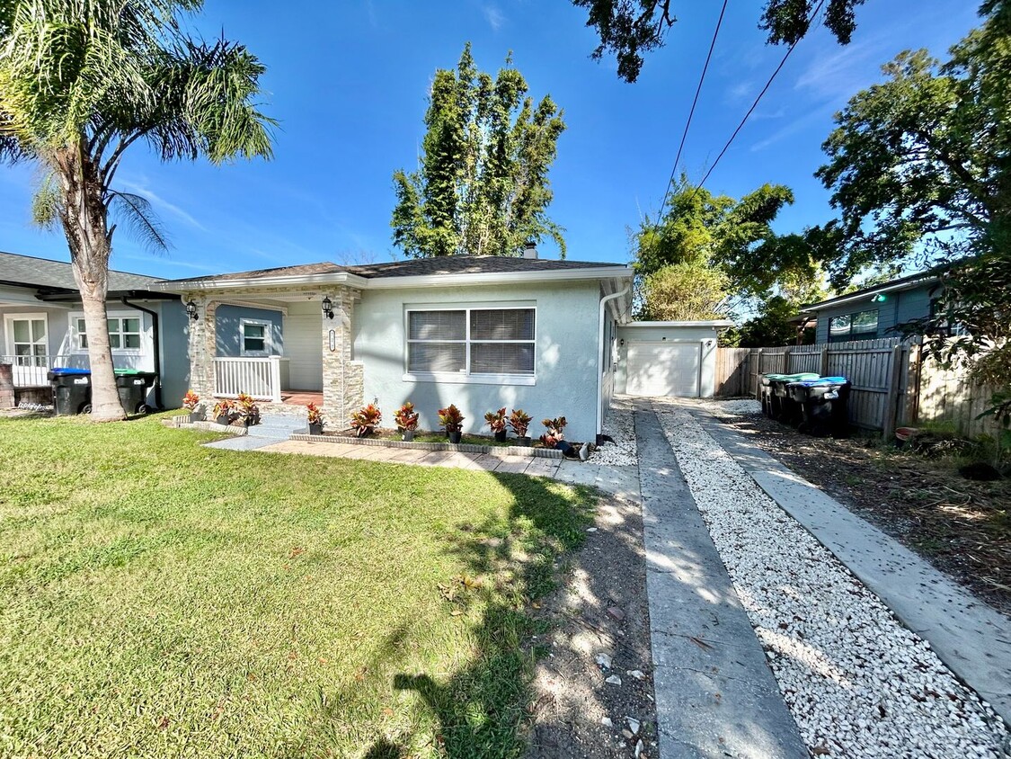 Primary Photo - Gorgeous updated 2-bedroom 2-bath home wit...