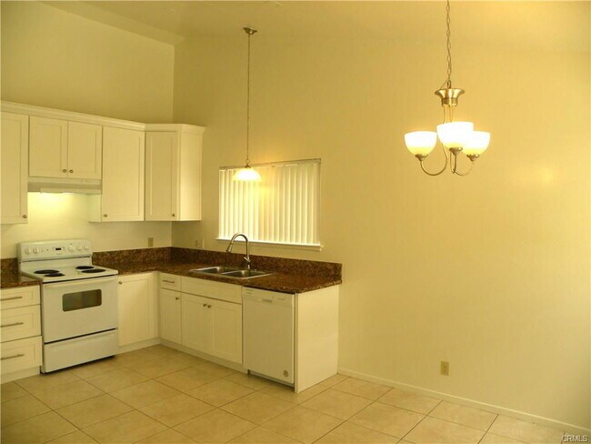 Building Photo - 15191 Champagne Cir