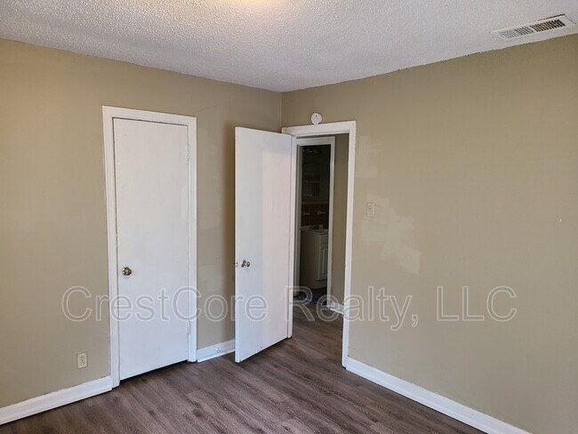 Building Photo - 217 Bettis St