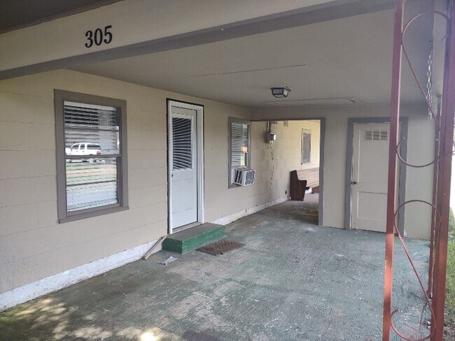 Foto del edificio - 305 Rogers Ave