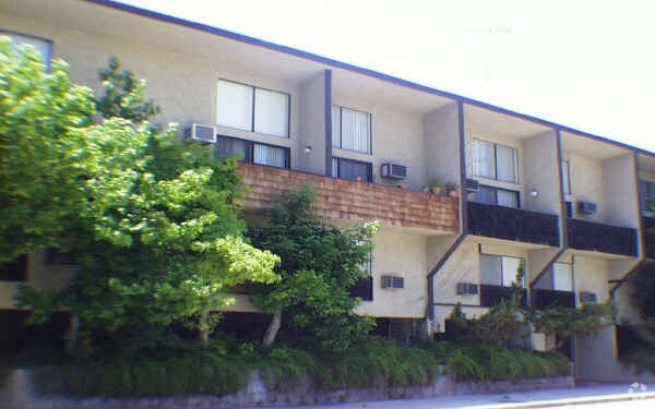 Foto del edificio - 2211 GRIFFITH Park
