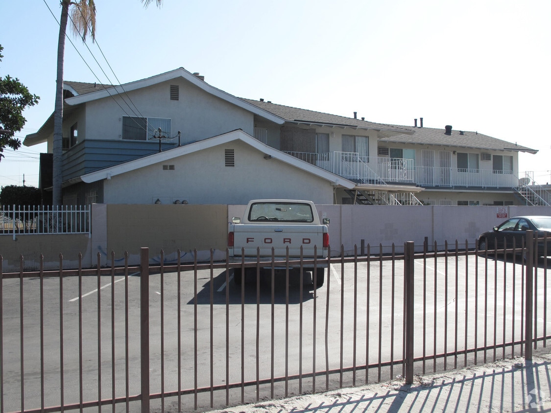 4838 Live Oak St, Cudahy, CA 90201 Apartments in Cudahy, CA