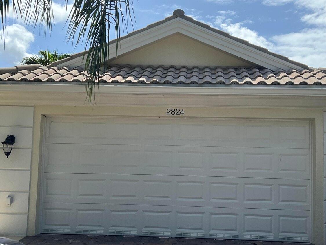 Primary Photo - 2824 Rio Claro Dr N