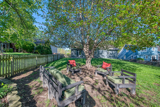Building Photo - 1531 Ridgeway Dr