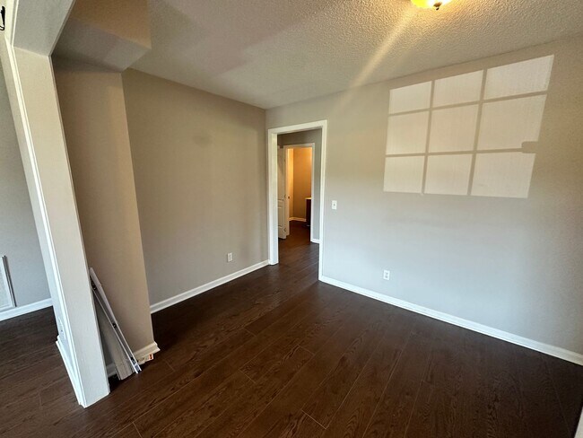 Foto del edificio - 904 Southwood Dr