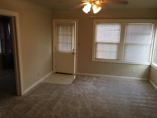 Foto del edificio - 16th & Olive Duplex