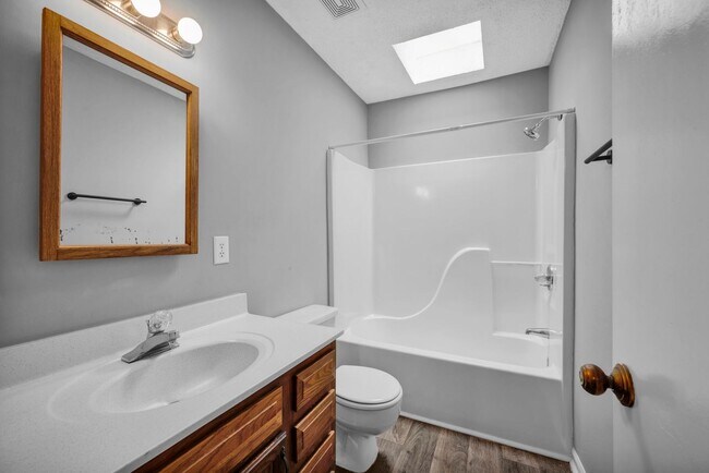 Foto del edificio - 2660 White Oak Ln