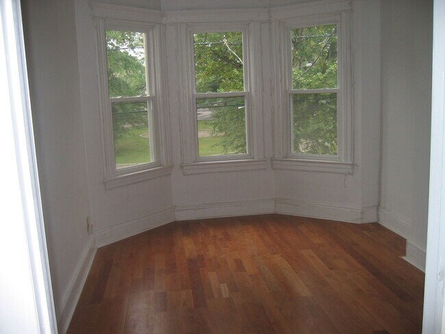 Building Photo - 195 Winfield Ave