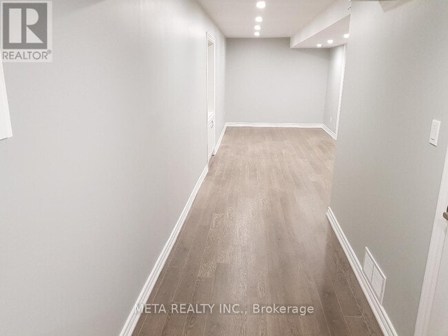 Building Photo - 8 Roscoe Rd