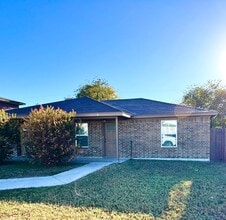 Building Photo - 2012 Cedarhill Dr