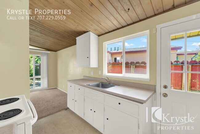 Foto del edificio - Lovely ranch style home with large rooms!