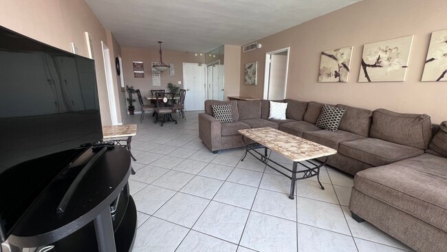 Building Photo - 5161 Collins Ave