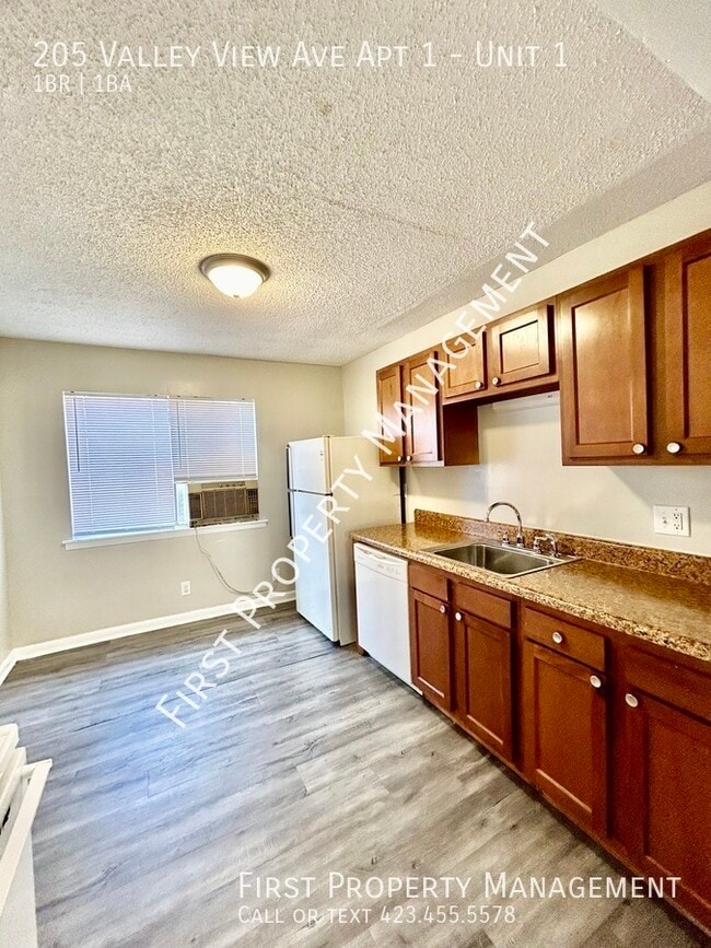 Building Photo - Red Bank 1Bed/1Bath Apt! Laundry Hook-Ups!