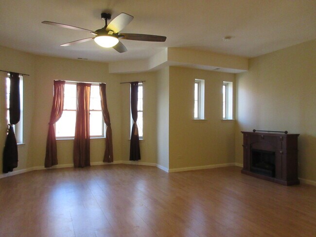 Foto del edificio - 7037 S Crandon Ave