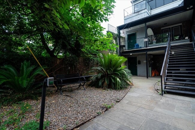 Building Photo - Fully Furnished Downtown Rental Available June 1st!!!
