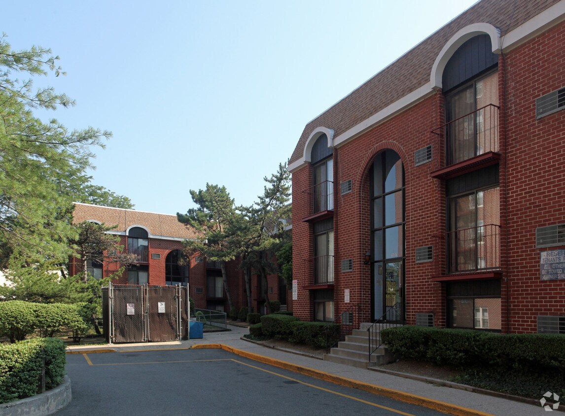 Foto principal - 156-01 N Conduit Ave