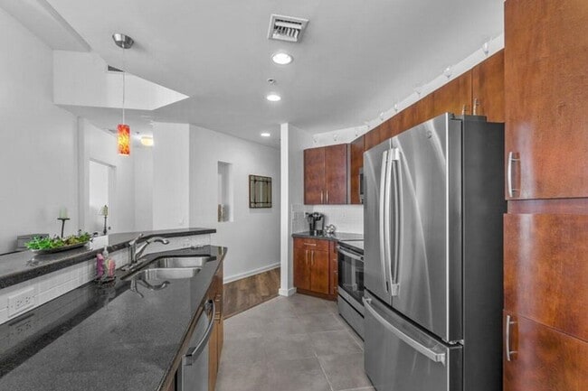 Photo - 300 S Australian Ave House