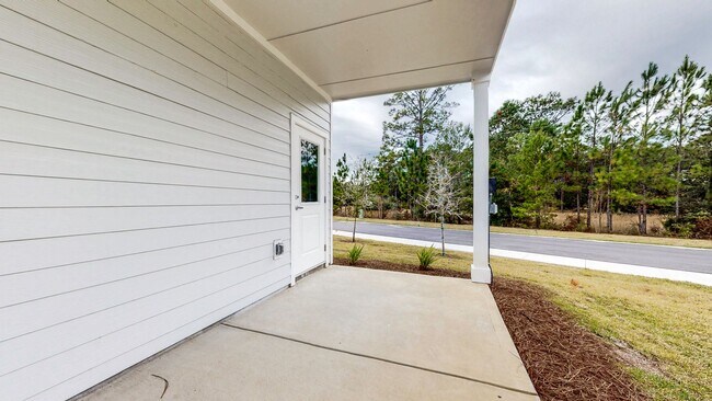 Foto del edificio - End unit!  Washer/Dryer Included! Beautiful 3 Bedroom Townhome (larger floorpan) with Screened-In...
