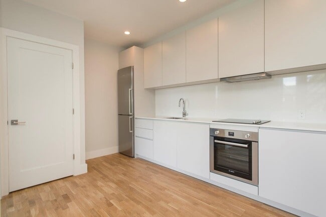 Building Photo - 110 Central St