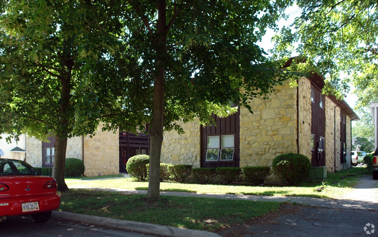 Building Photo - 801 Putnam St