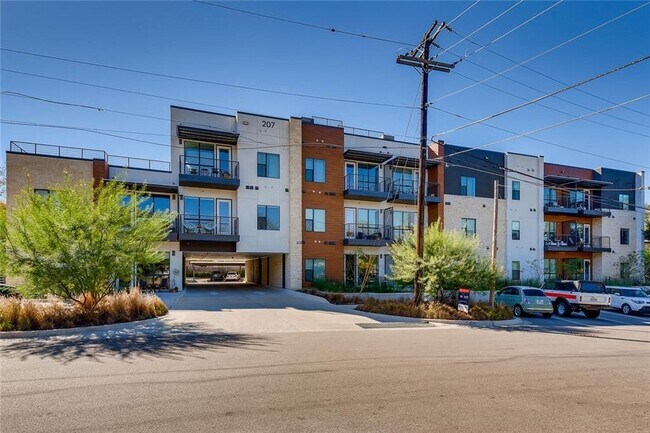 Building Photo - 207 W Johanna St