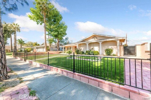 Foto del edificio - 23021 Saticoy St