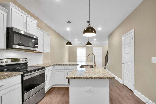 Foto del edificio - Two Bedroom Townhouse!