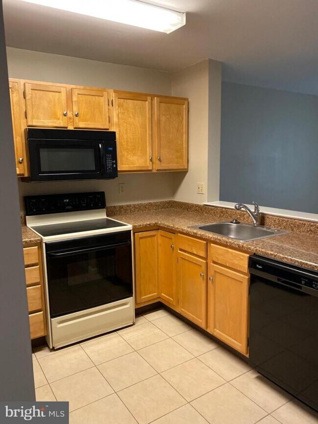 Building Photo - 3 bedroom in Reading PA 19610