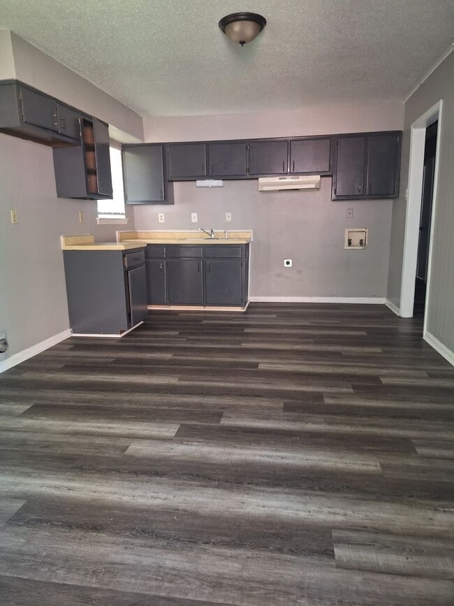 Foto del edificio - Great Property in quite Neighborhood