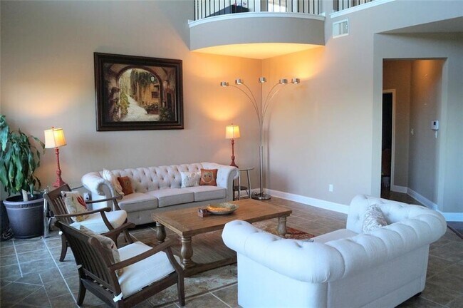 Building Photo - 6615 Yaupon Dr