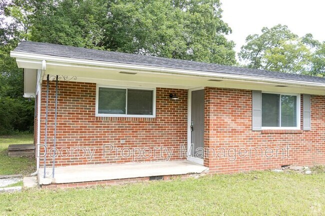 Building Photo - 2025 Lee St