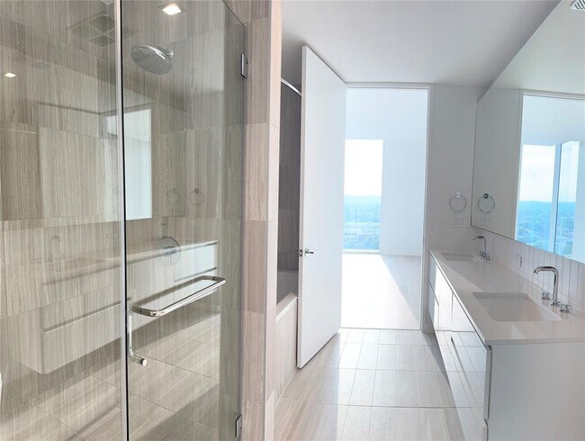 Foto del edificio - 313 W 17th St