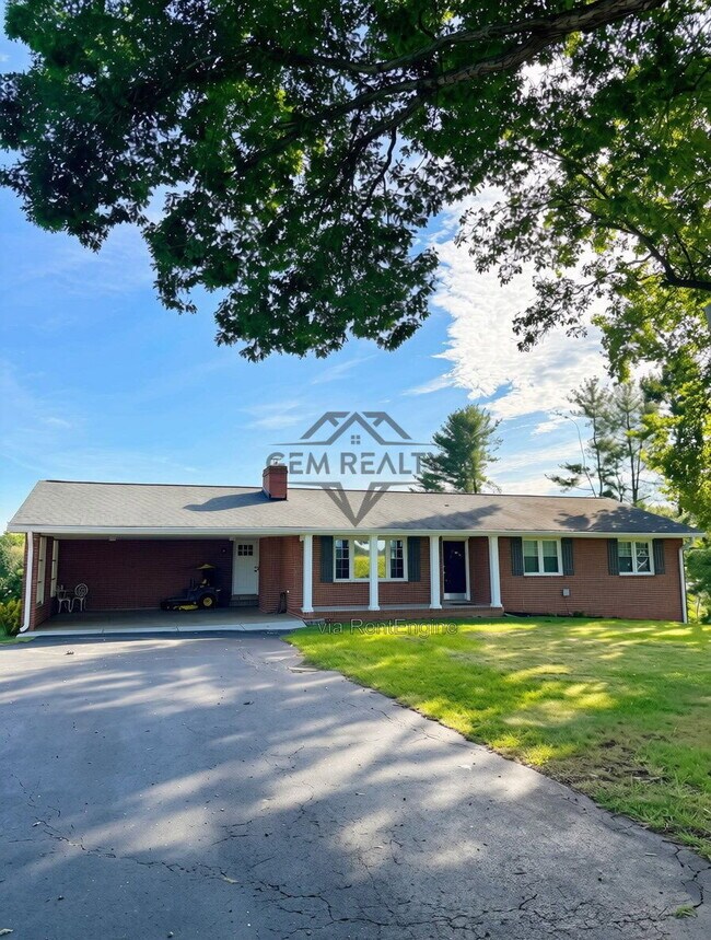Foto del edificio - 7319 Chancellor Rd