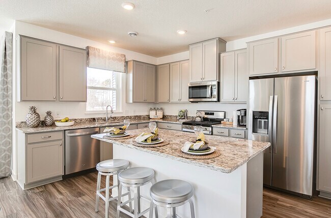 Main Floor Kitchen - 6472 Genevieve Trl