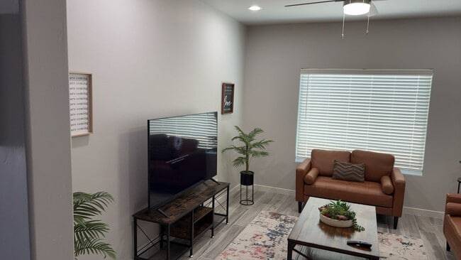 Building Photo - 3 bedroom 2.5 bath home in West El Paso!