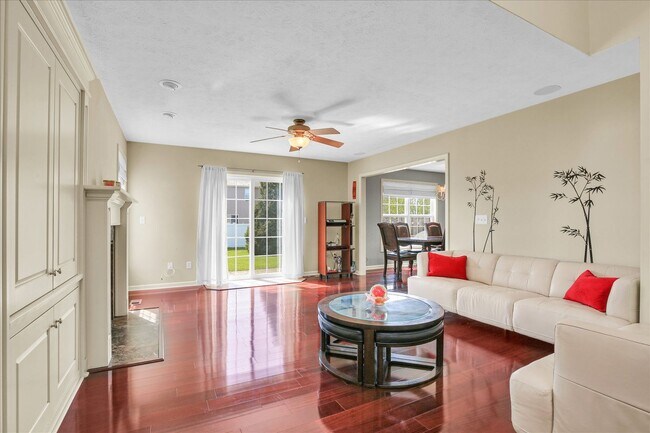 Foto del edificio - Updated 3 Bedroom Townhome in SW Champaign - Available 06/01/2026