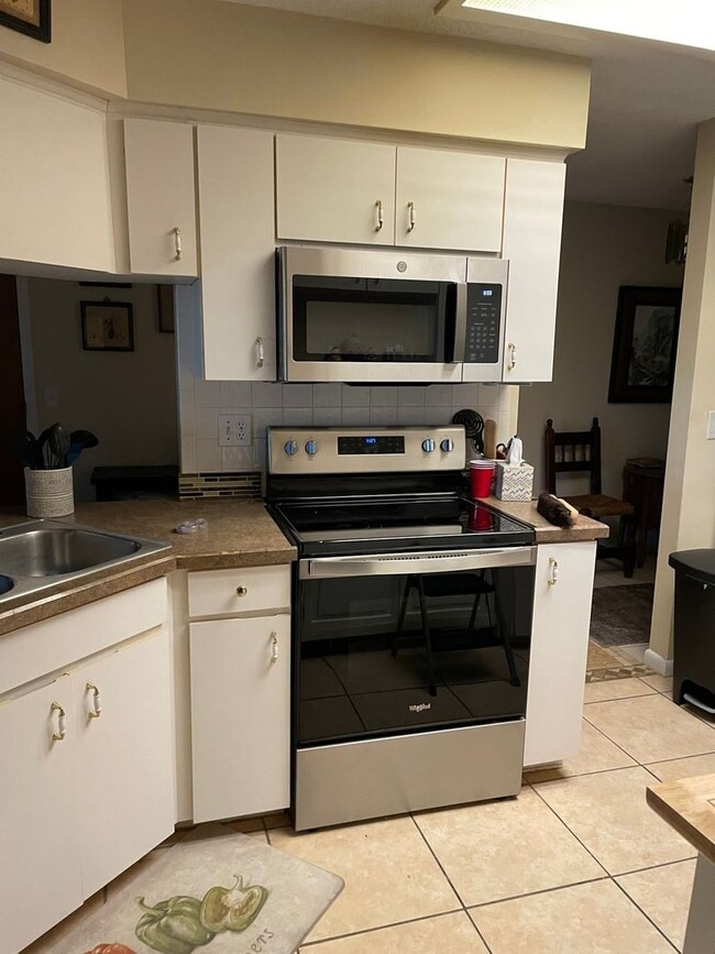 Building Photo - Spacious 3BR Condo in Mulberry
