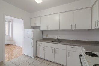 Building Photo - 900 Av. Rockland