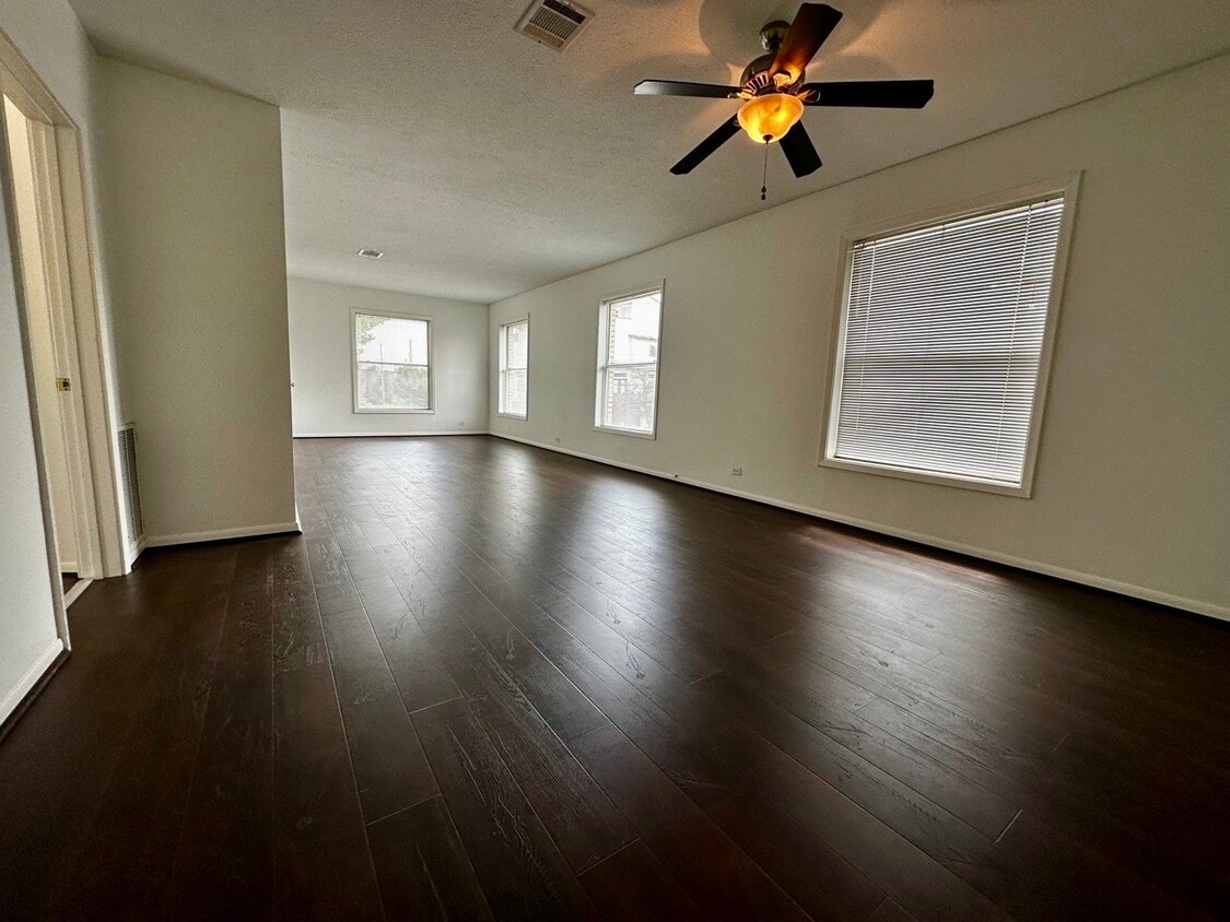 Building Photo - 1922 W Main St